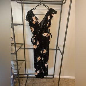 Minkpink floral jumpsuit. Size small.